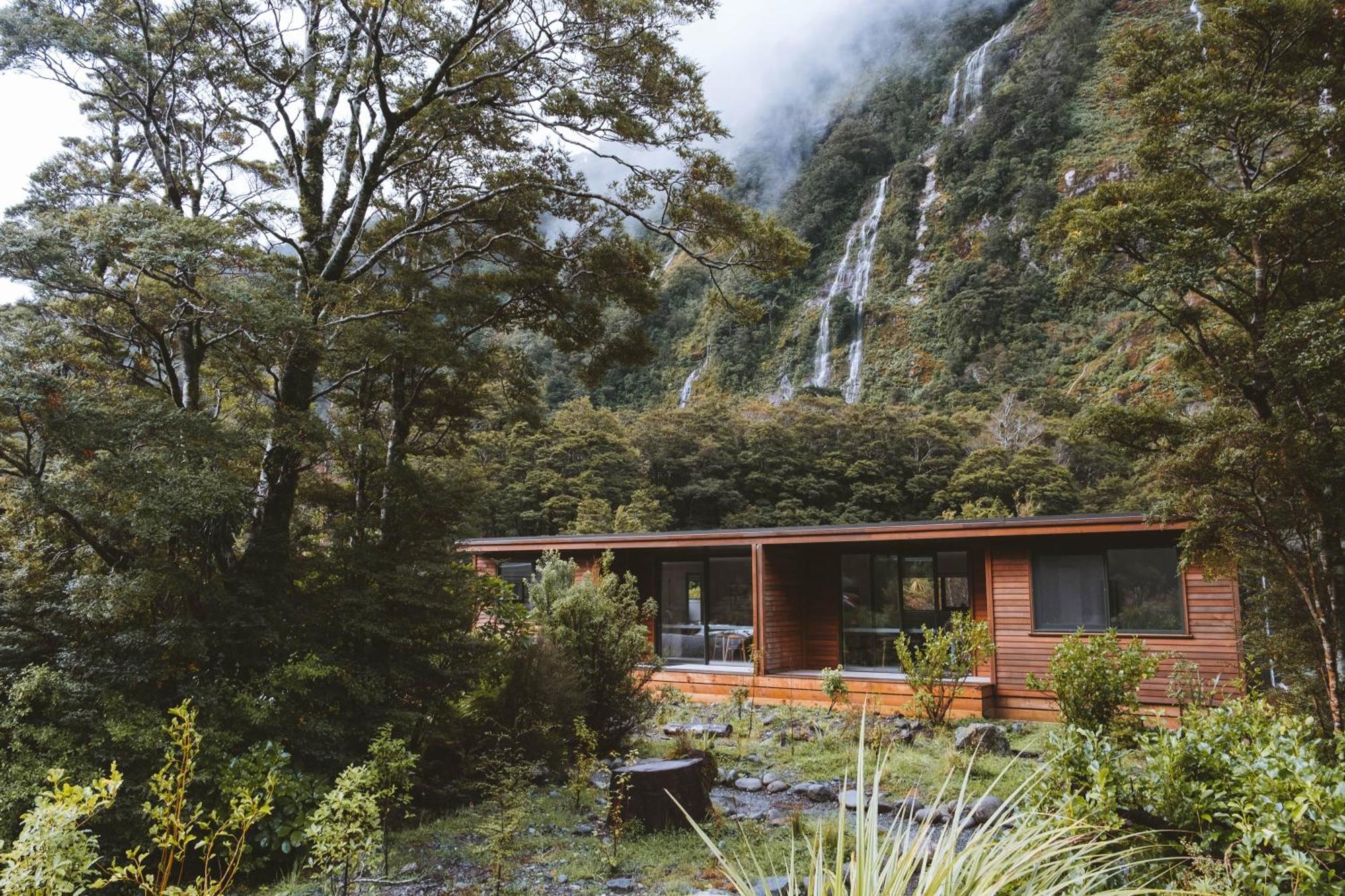 Milford Sound Lodge ภายนอก รูปภาพ