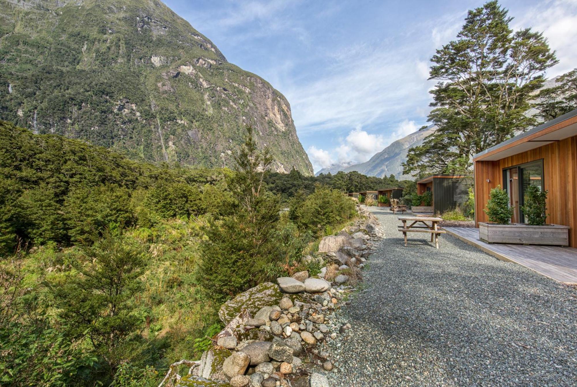 Milford Sound Lodge ภายนอก รูปภาพ