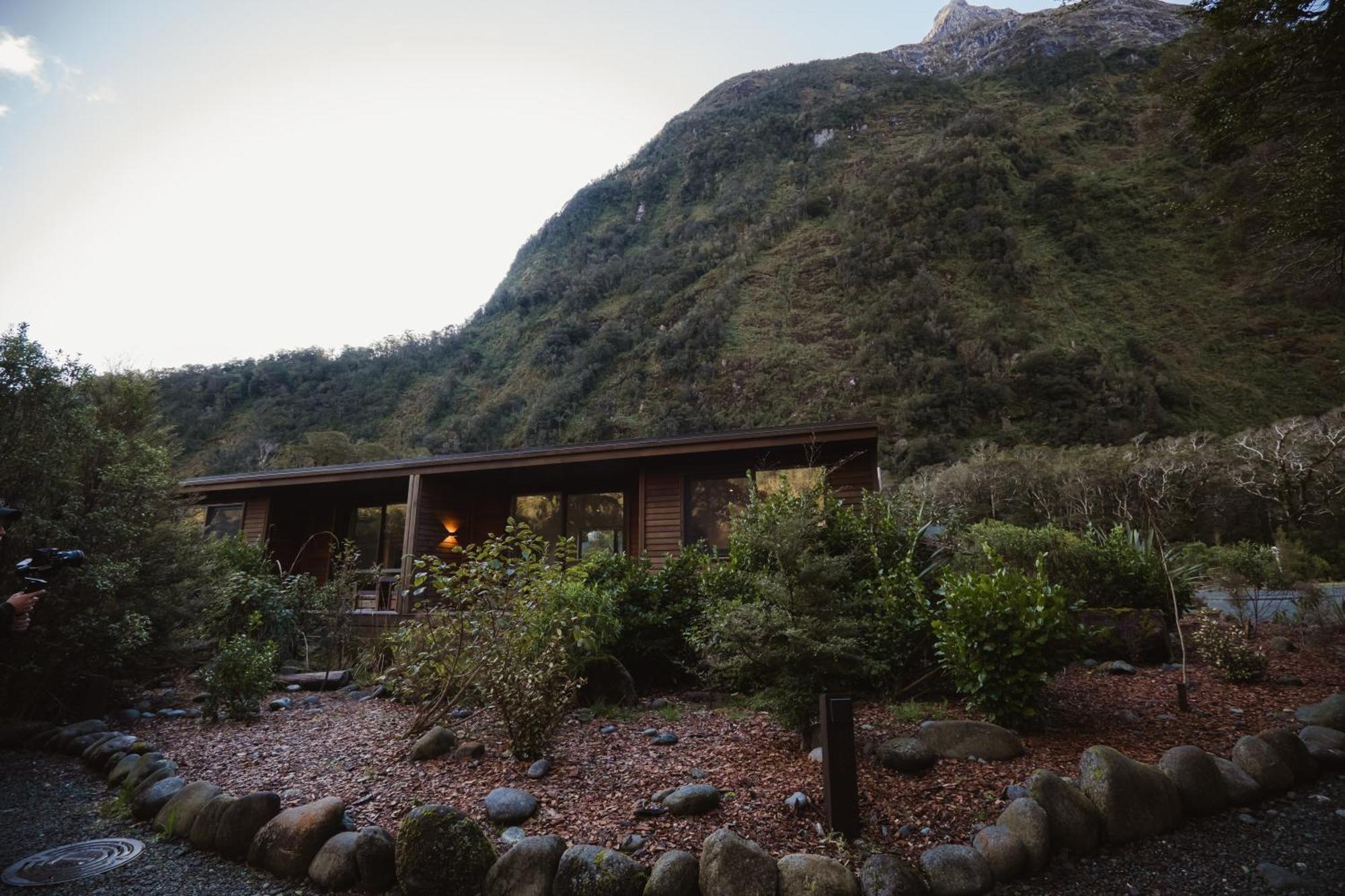 Milford Sound Lodge ภายนอก รูปภาพ